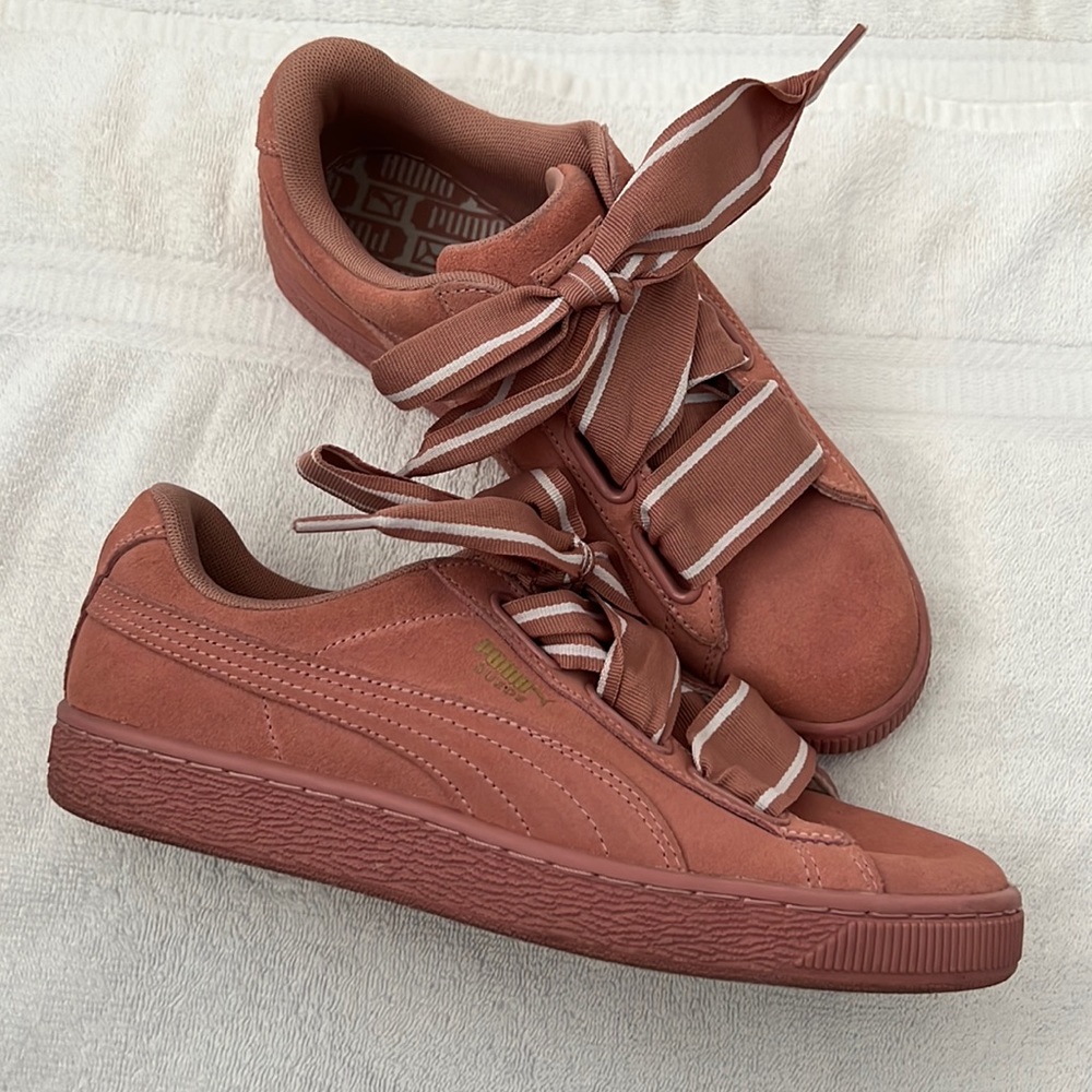 Adorable Low top puma sneakers